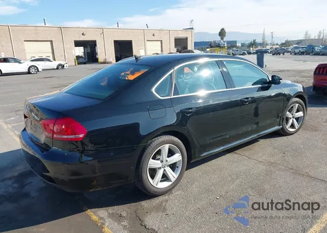 2013 Volkswagen Passat 2.5L Se из США, поврежденный, VIN 1VWBP7A3XDC038066